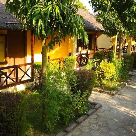 Mr. B'S Place Bardiya Eksteriør bilde