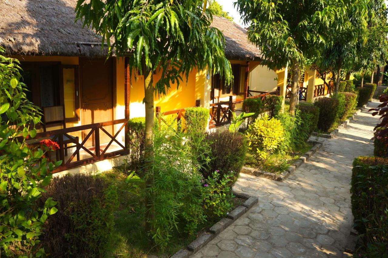 Mr. B'S Place Bardiya Eksteriør bilde